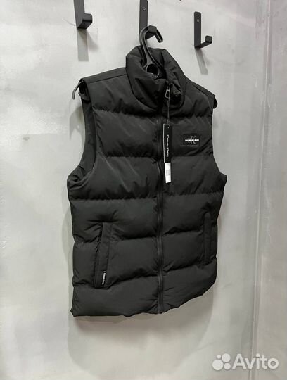 Calvin Klein: жилетка для твоего стиля