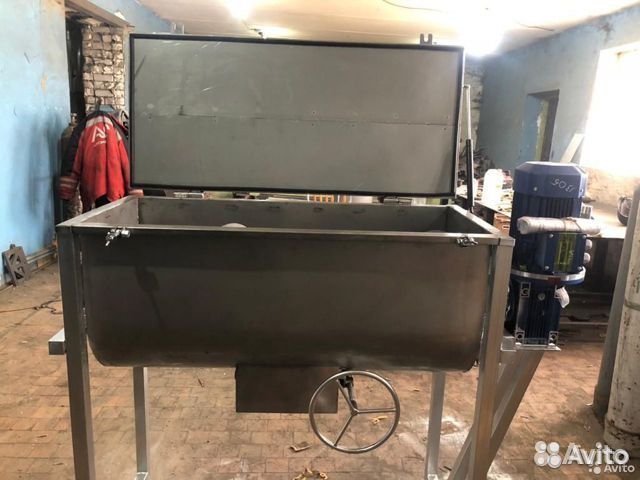 Горизонтальный смеситель с ленточной мешалкой