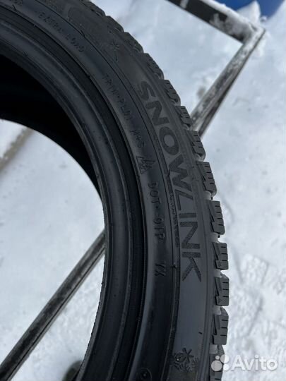 Triangle Snowlink TWT02 235/45 R18 98R