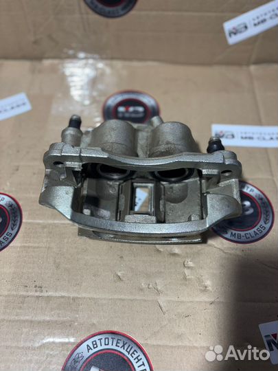 Суппорт тормозной передний правый sprinter W909