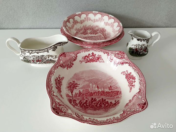 Английский фарфор,салатник и тарелки