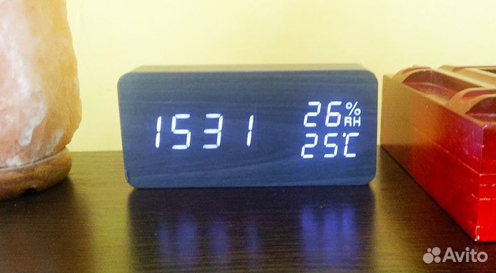 Электронные настольные часы