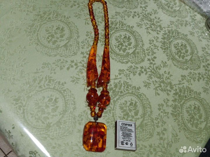 Кулон янтарь