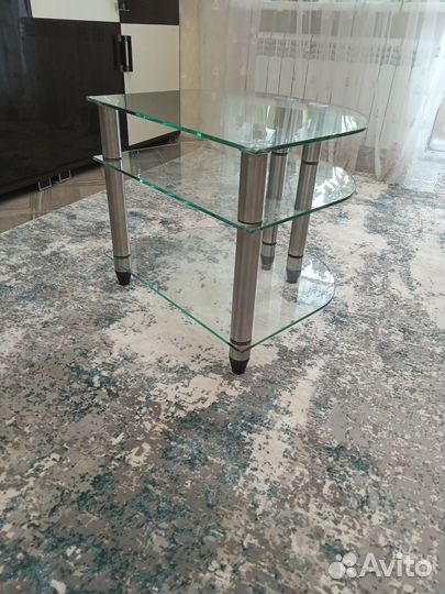 Стеклянная тумба под телевизор