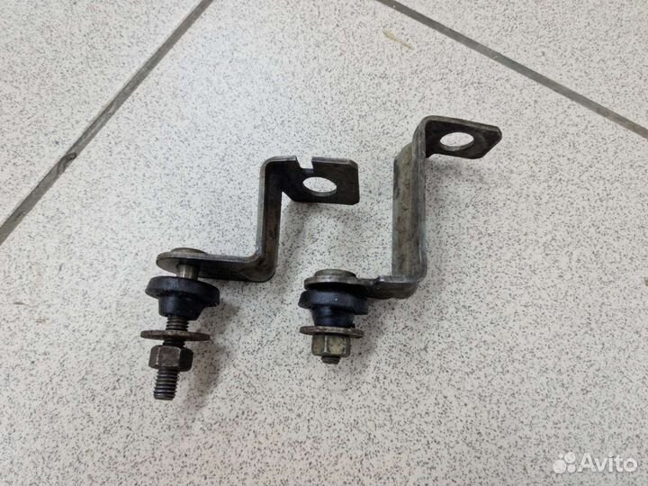 Кранштейн радиатора кондиционера Ауди 80 Б4/Б3 к-т