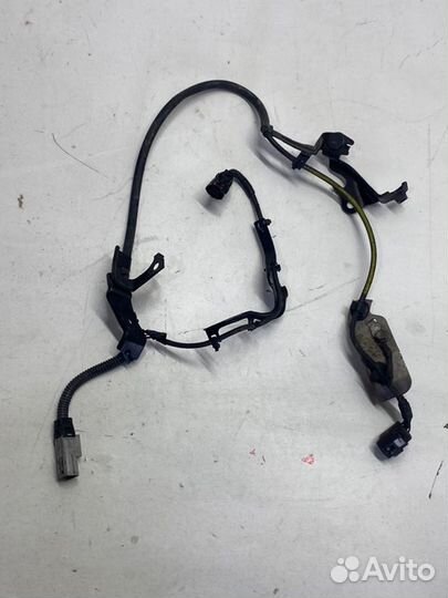 Датчик abs передний правый Toyota Camry V70/V75