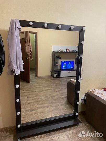Гримерное зеркало в полный рост