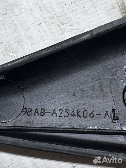 Уголок задней двери внутренний Ford Focus 1