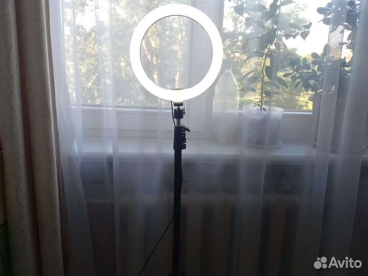 Кольцевая лампа со штативом