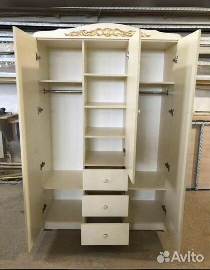 Шкаф детский трехстворчатый