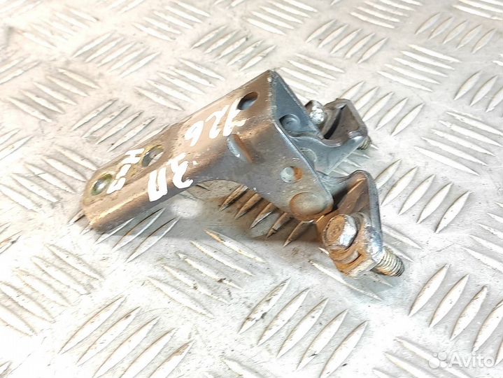 Петля двери задней правой нижняя Mitsubishi Lancer