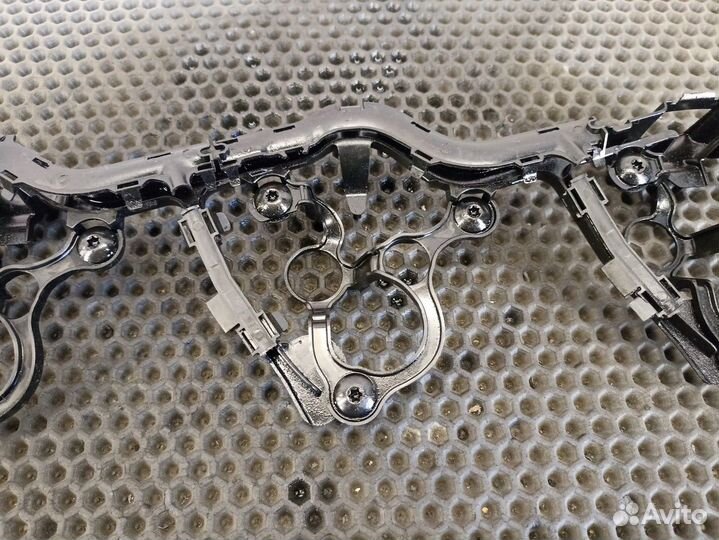 1738898 Кронштейн проводки форсунок