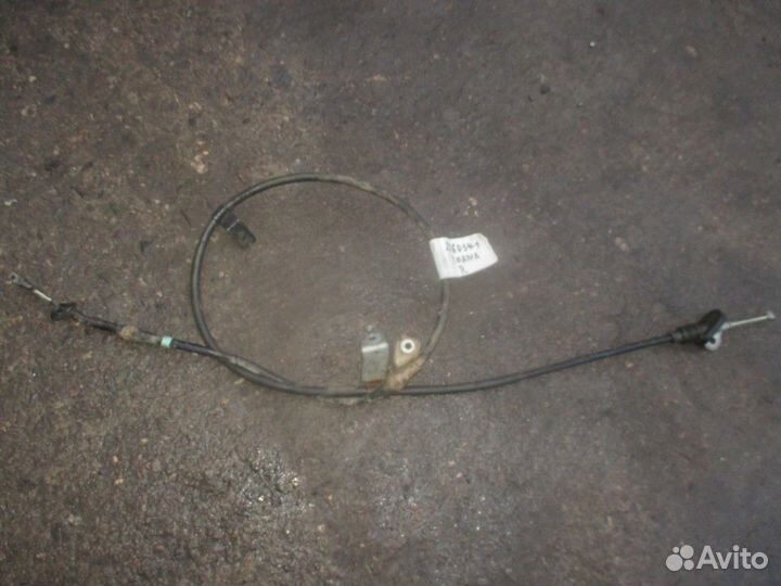 Трос стояночного тормоза правый (Nissan Teana)