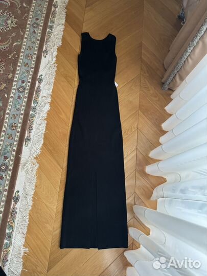 Платье черное обтягивающее по фигуре