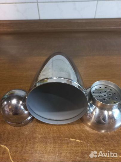 Два барных шейкера