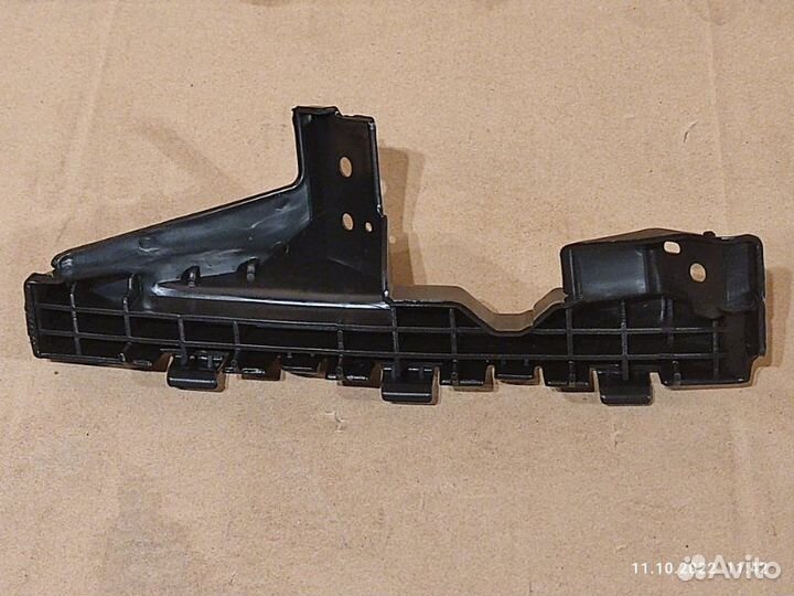 Крепление бампера переднее левое Kia Ceed JD