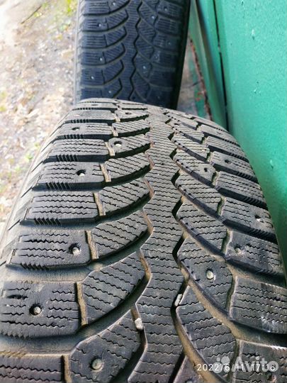 Bridgestone Blizzak Spike-01 225/65 R17