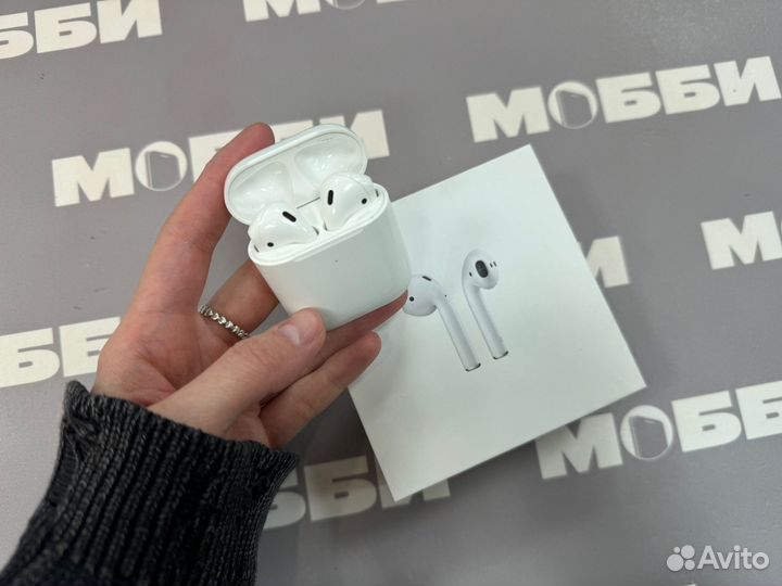 Apple AirPods 2 with Wireless Charging Case