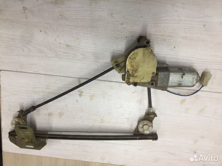 Стеклоподъемник задний правый Лада 2111