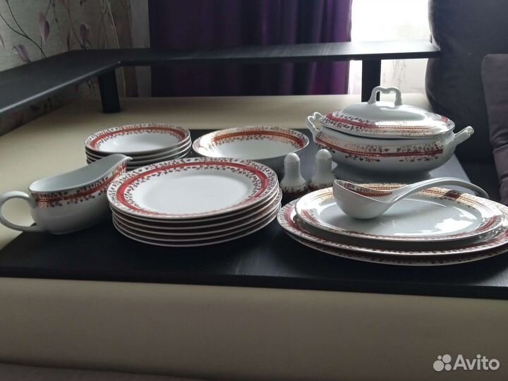 Фарфоровый столовый сервиз