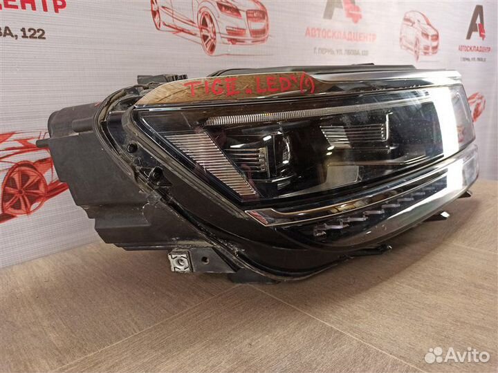 Фара правая Volkswagen Tiguan с 2017 года