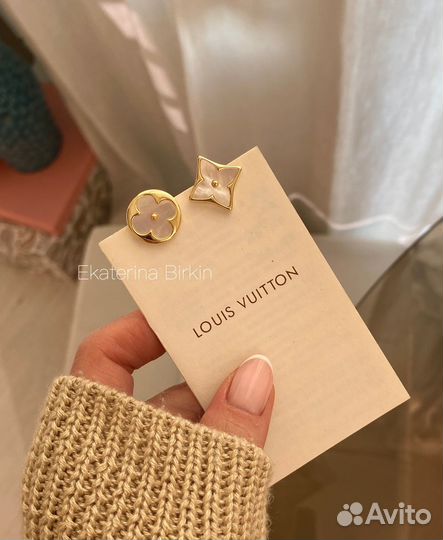Серьги louis vuitton С перламутром цвет золото