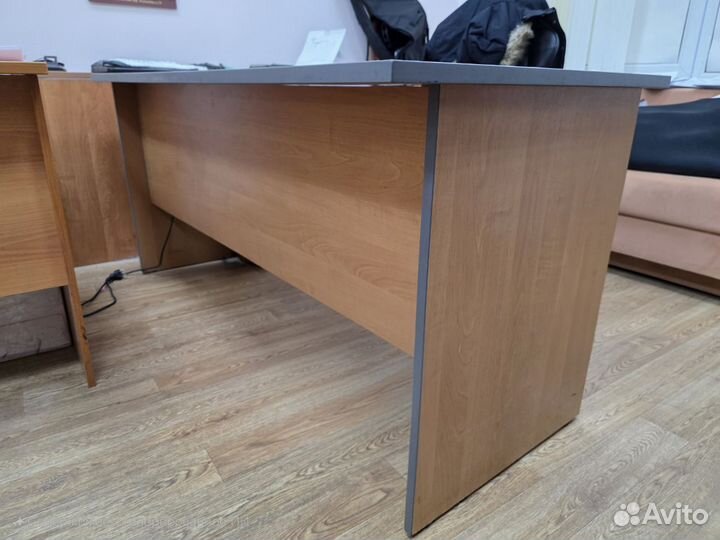 Стол офисный