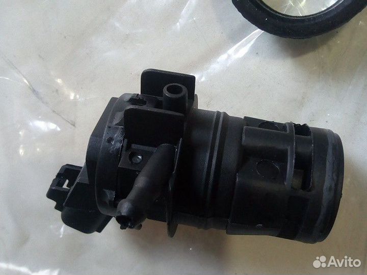 Toyota 06- Насос омывателя лоб.стекла