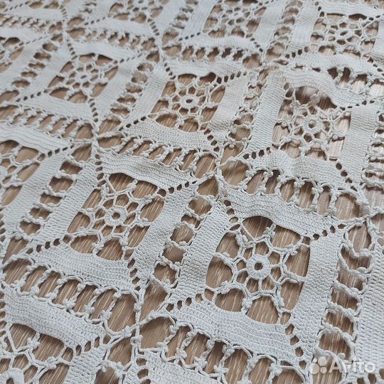 Ажурная винтажная скатерть с кистями крючком