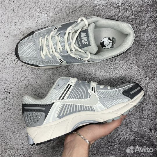 Кроссовки Nike Air Zoom Vomero 5