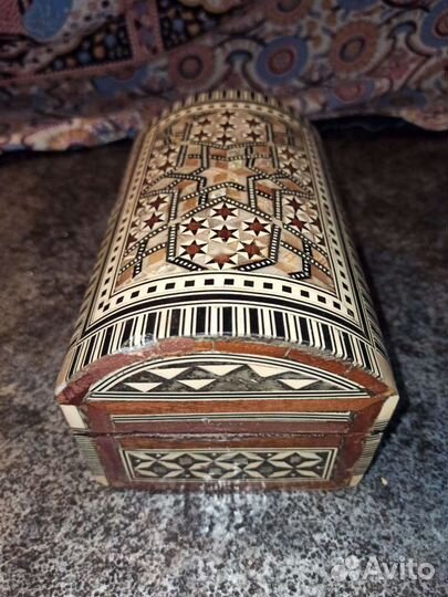 Шкатулка, маска, подсвечник, статуэтка