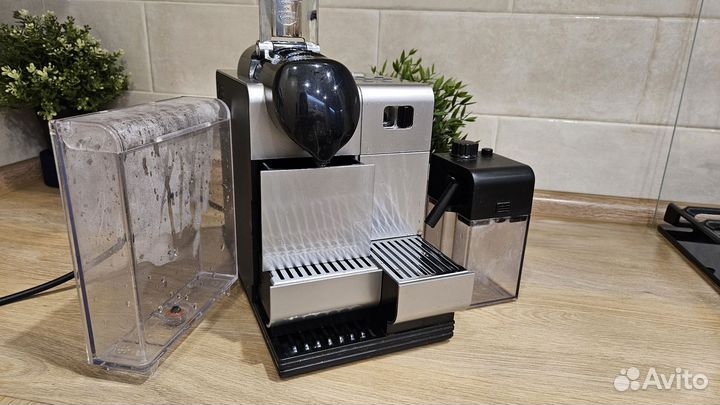 Капсульная кофемашина Delonghi Nespresso