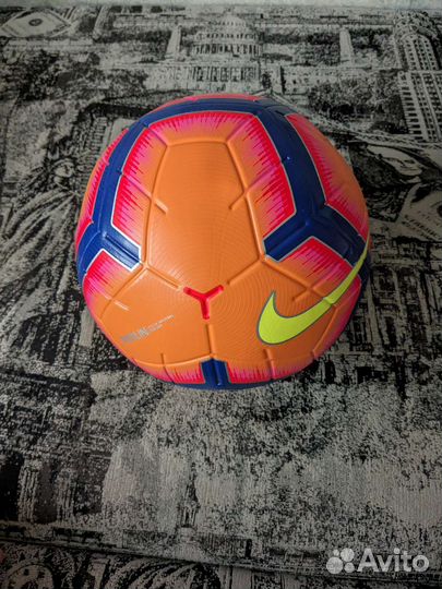 Футбольный мяч nike merlin
