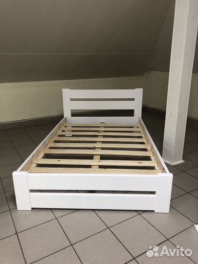 Кровать массив дерева