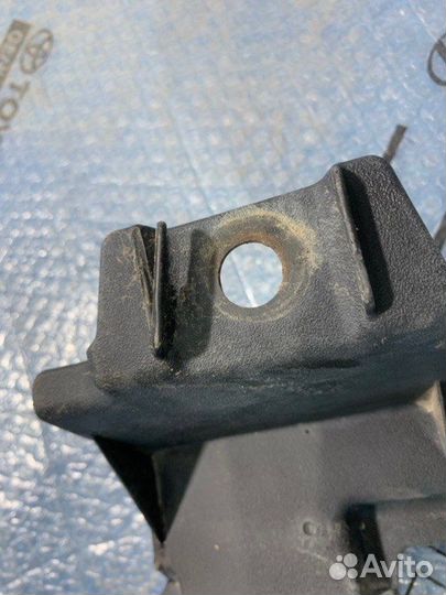 Накладка бампера передняя Toyota Land Cruiser