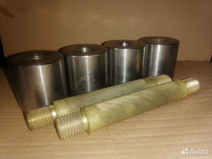 Гантели 4,5кг каждая, гиря 16кг, гиря вензелем 2п