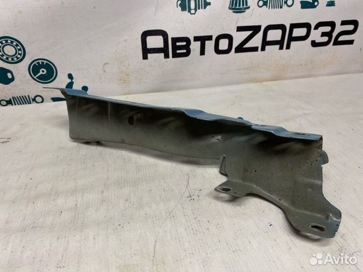 Кронштейн крыла передний правый Renault Scenic
