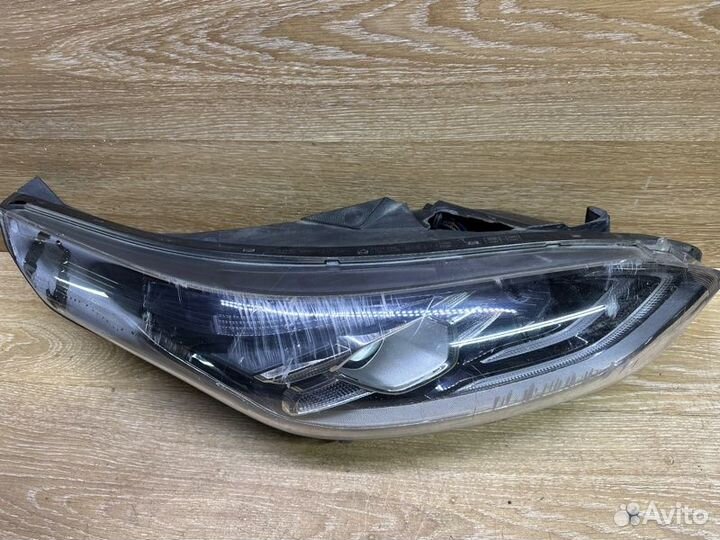 Фара передняя правая Kia Ceed CD 2020