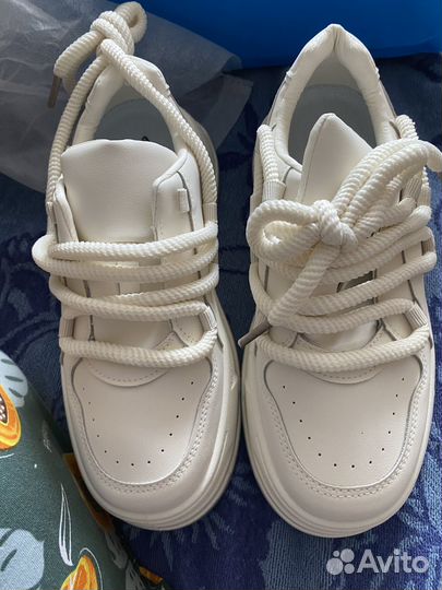 Кроссовки женские 39 размер