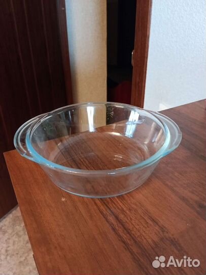 Стеклянная кострюля с крышкой