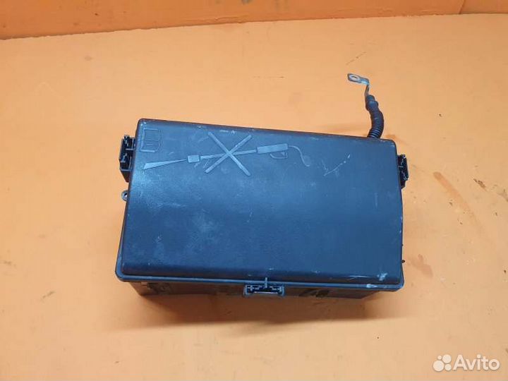 Блок предохранителей подкапотный Cadillac Srx 3.6