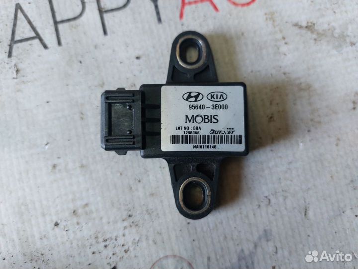 Датчик ускорения Kia Sorento 1