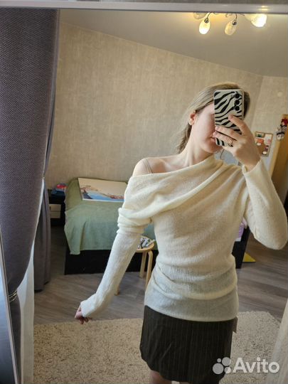 Свитер женственный S