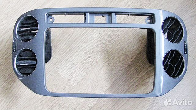 Рамка магнитолы Volkswagen Tiguan