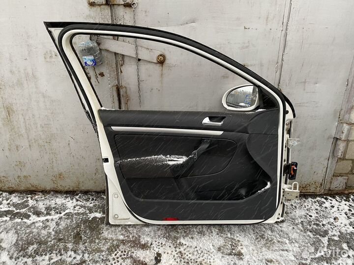 Дверь передняя левая Volkswagen Jetta 5