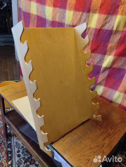 Подставка настольная