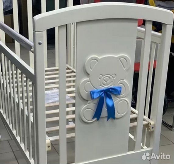 Детская кровать на колесах