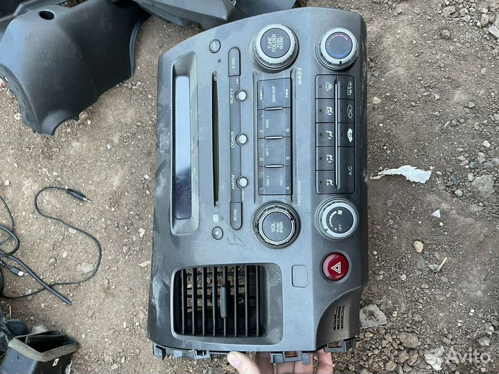 Штатная магнитола на Honda Civic 4D