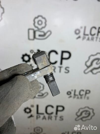 Датчик ABS задний левый Toyota Land Cruiser UZJ