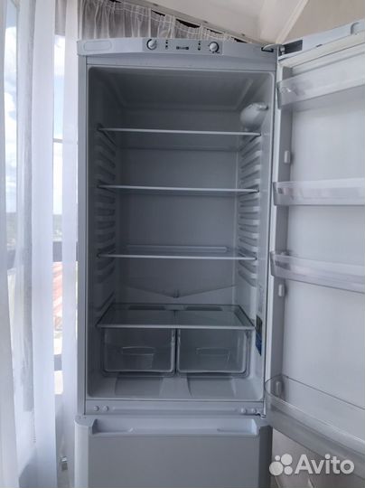 Холодильник indesit